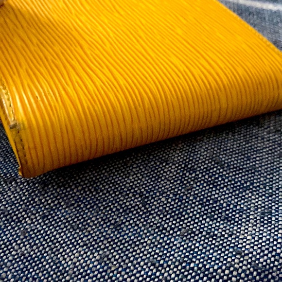 LV Epi Marco Snap Wallet, It is in good Condition!! Please look at Pictures!! - Picture 8 of 12